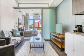 Backup-Powered Elegant Mountain View Apartment